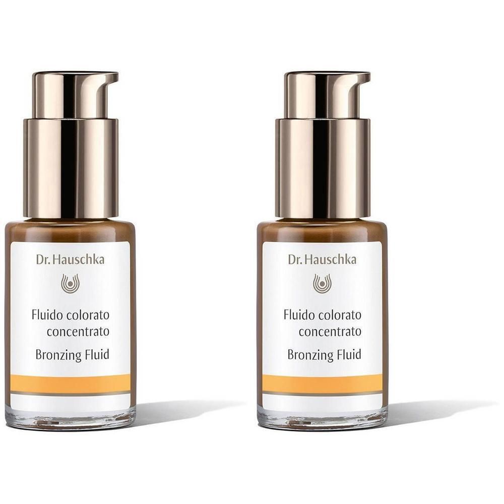 Twee flacons met bruiningsvloeistof. Glazen flacons met gouden pompknoppen en etiketten met productnaam.