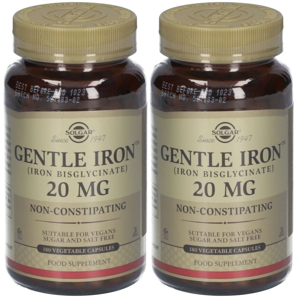 Twee flessen Solgar Gentle Iron. Opschrift: Gentle Iron, 20 mg, 180 capsules. Geschikt voor veganisten. Voedingssupplement.