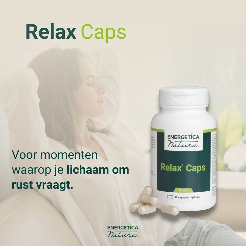 Fles Energetica Natura Relax Caps en een vrouw op een bank.