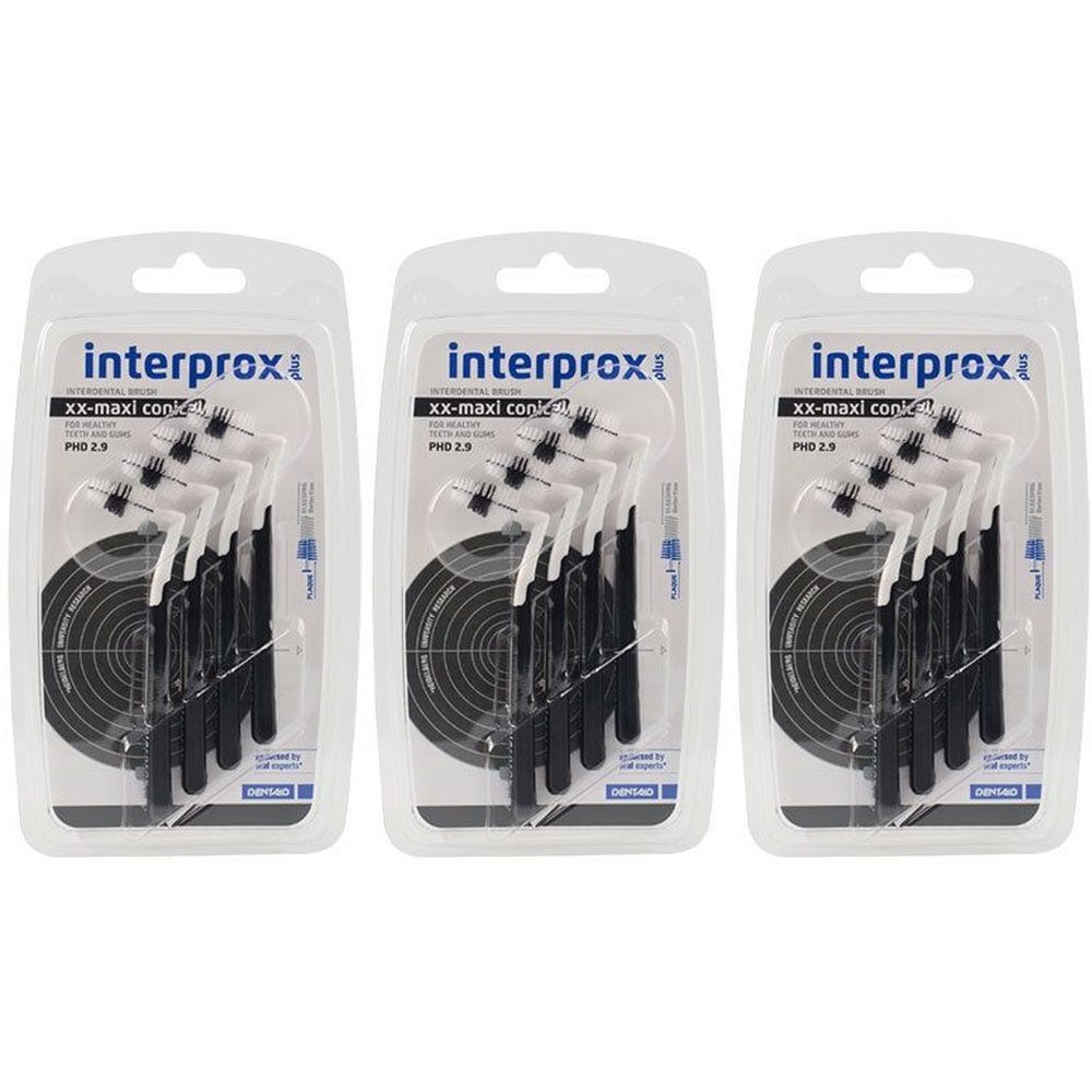 Trois blisters de brosses interdentaires. Chaque emballage contient plusieurs brosses avec des manches noirs et des soies blanches.