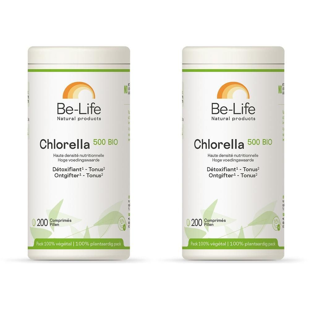 Twee witte potten met groene tekst. Opschrift: Be-Life Chlorella 500 BIO. 200 tabletten. Logo's.