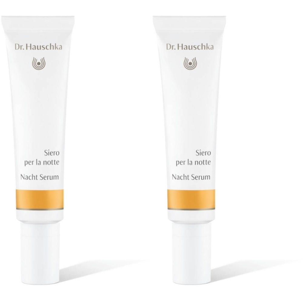 Deux tubes de Sérum de nuit Dr. Hauschka. Tubes blancs avec bande jaune et texte.
