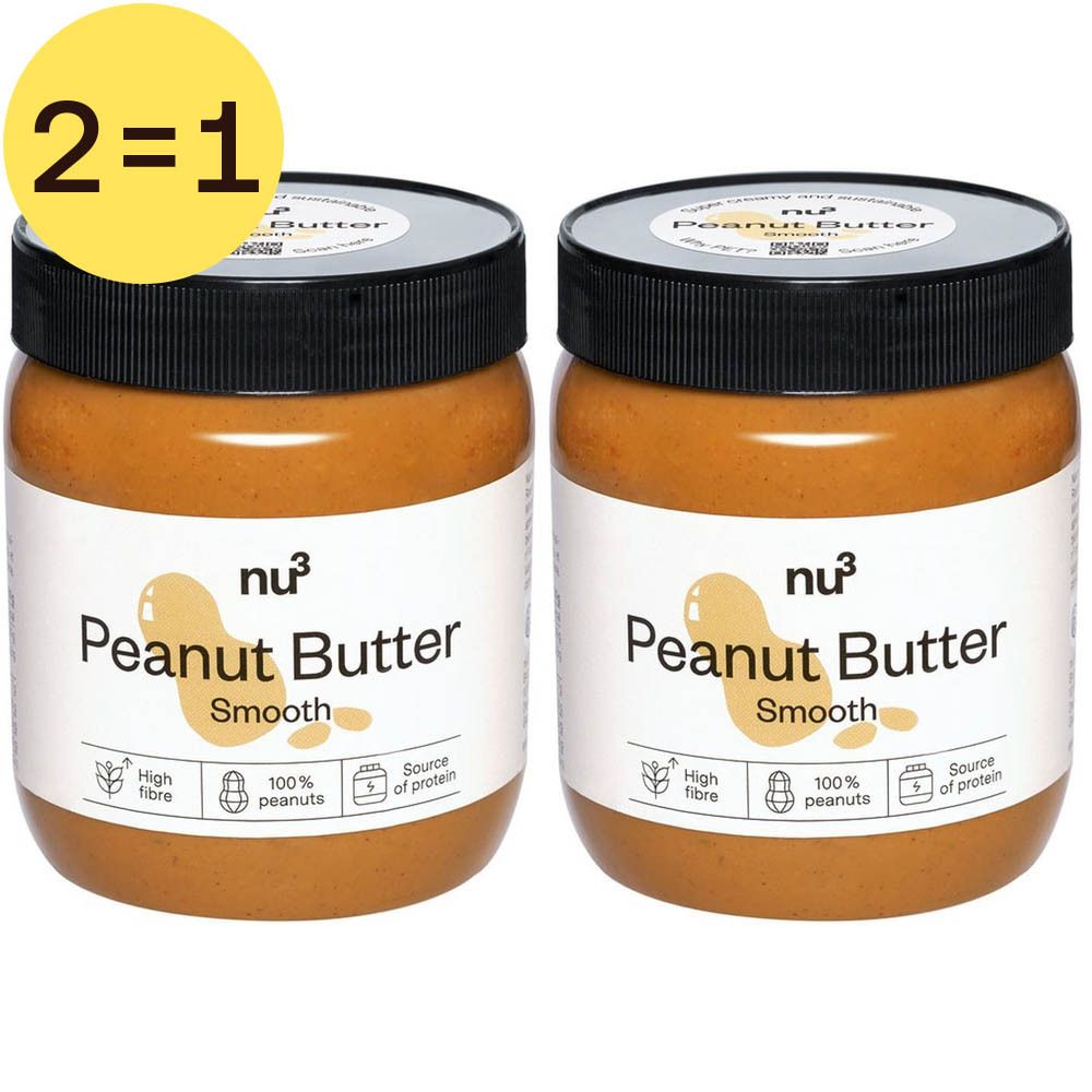 Twee potten pindakaas met zwarte deksels. Opschrift: nu3 Peanut Butter Smooth. Geel etiket: 2=1.