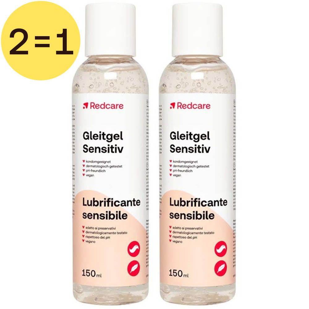 Deux flacons de gel lubrifiant Sensitiv de Redcare. Liquide clair dans des flacons transparents avec bouchon blanc. Inscription: 'Lubrificante sensibile'.