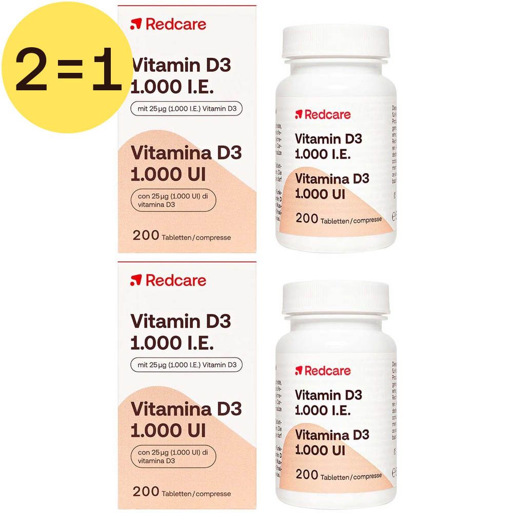 Deux boîtes et deux flacons de vitamine D3. Sur les boîtes, on lit "Redcare Vitamin D3 1.000 I.E.". Sur les flacons, on lit "Redcare Vitamin D3 1.000 UI".