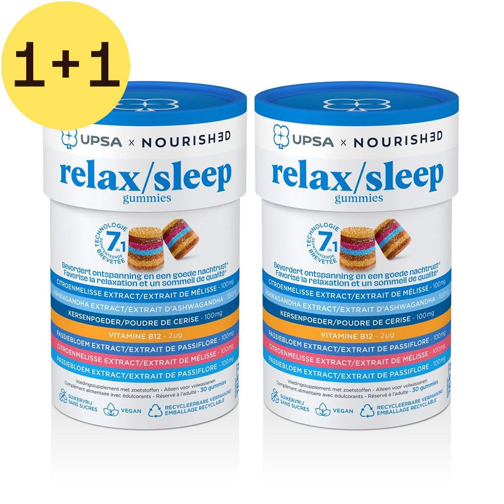 Twee witte potten met blauwe deksel. Opschrift: UPSA x NOURISHED, relax/sleep gummies. Geel 1+1 label. Vegan logo.