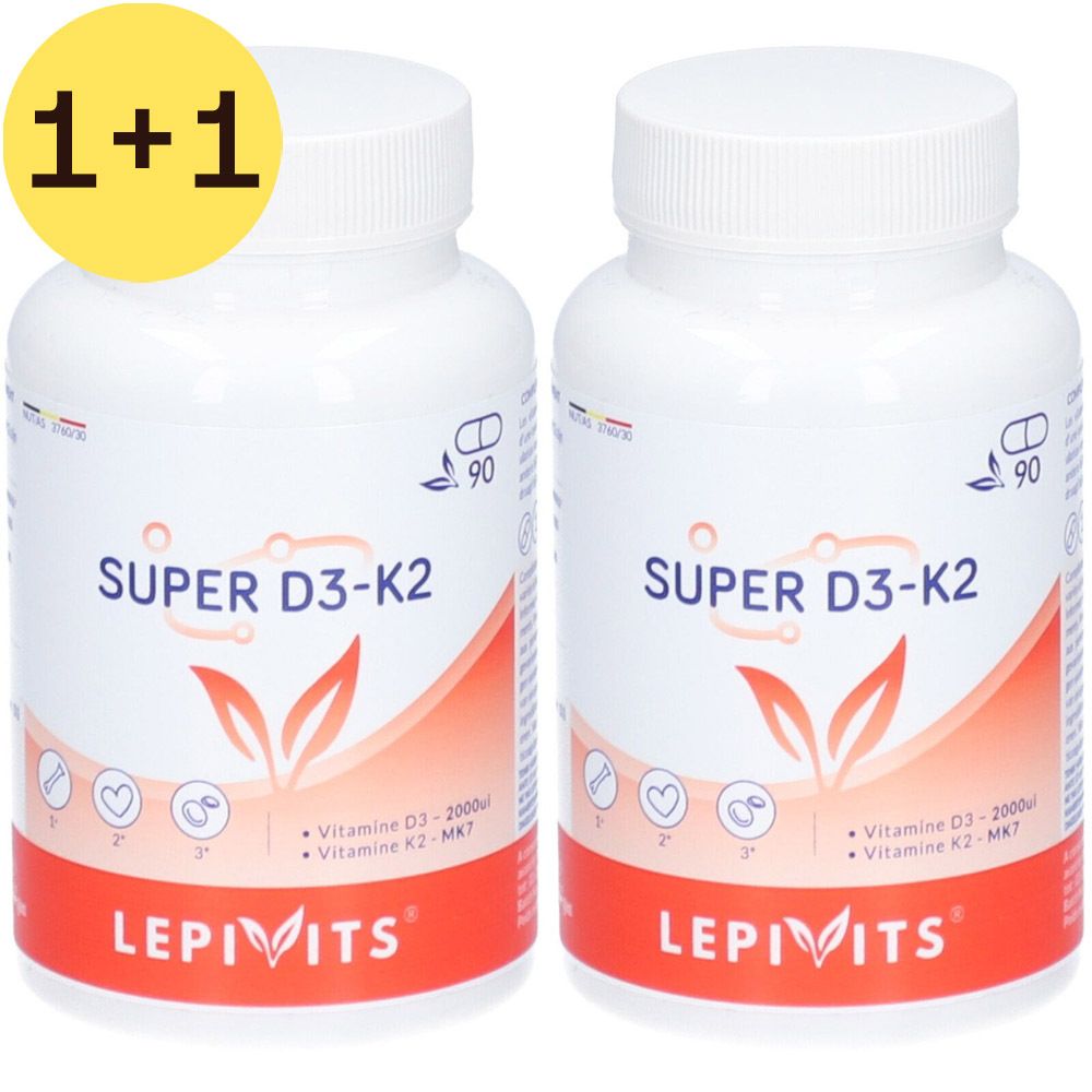 Twee witte flessen met etiketten. Opschrift: SUPER D3-K2, LEPIVITS. Geel etiket: 2=1. 90 capsules.