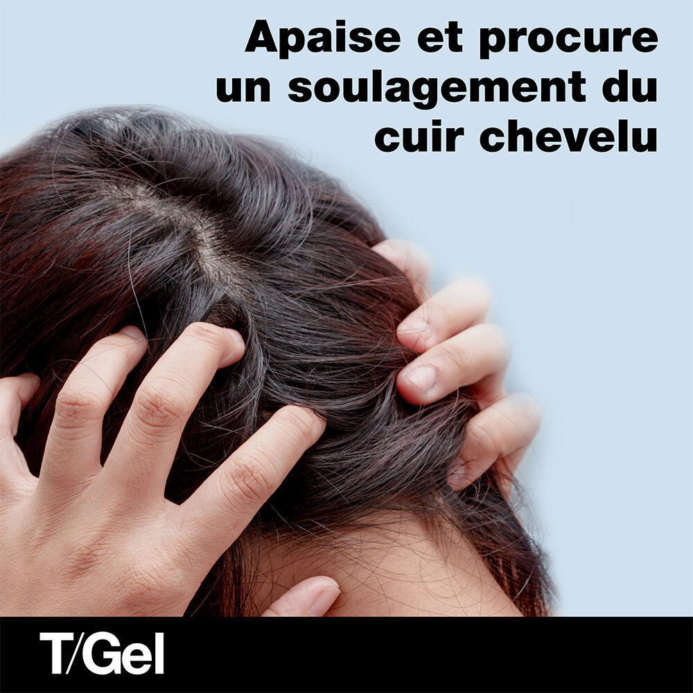 Personne se grattant la tête pour soulager une démangeaison du cuir chevelu.