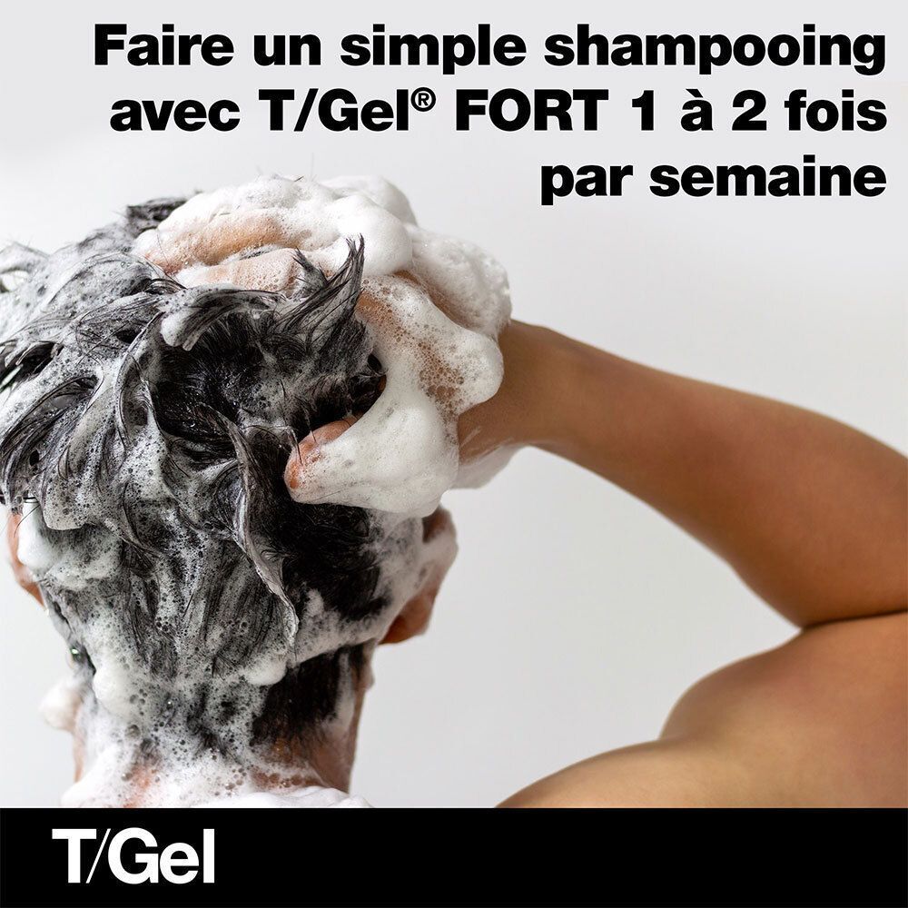 Personne se lave les cheveux avec de la mousse. Texte : Faire un simple shampooing avec T/Gel® FORT 1 à 2 fois par semaine.