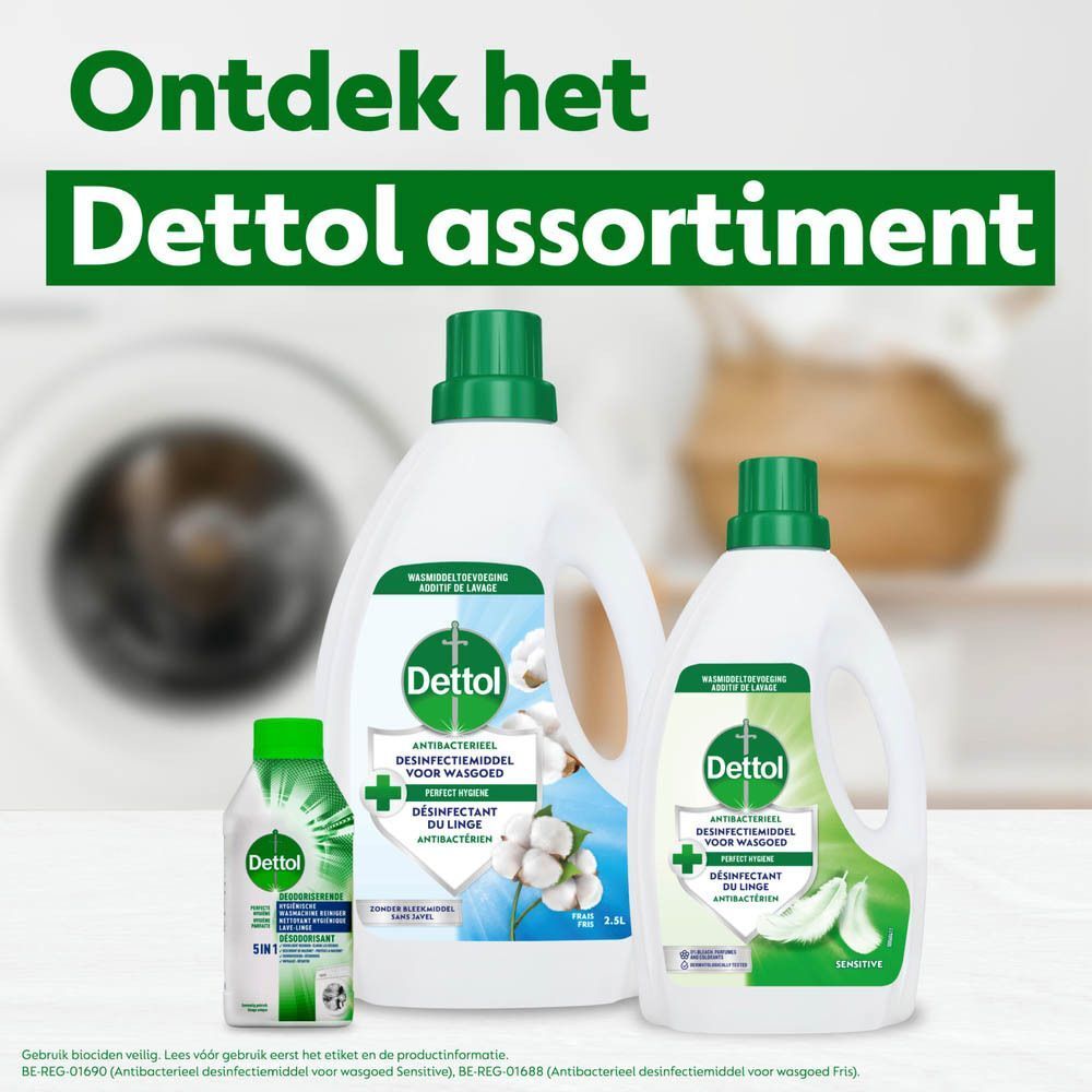 Drie Dettol flessen in verschillende maten. Tekst: Ontdek het Dettol assortiment. Wasmachine op de achtergrond.
