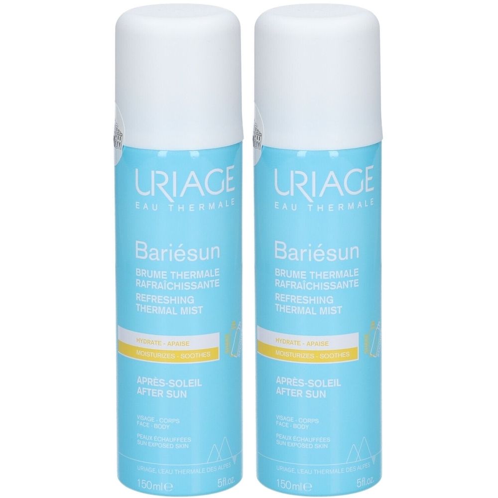 Deux vaporisateurs bleus avec bouchons blancs. Inscription: Uriage Bariésun, brume après-soleil. Texte en français et anglais.