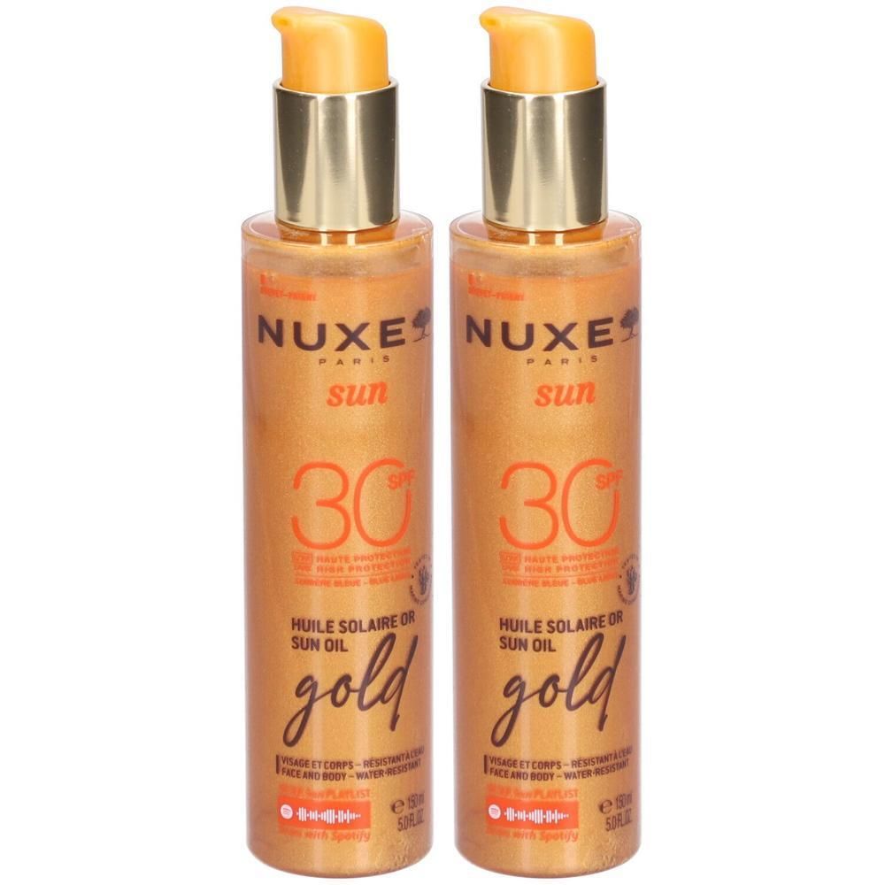 Twee flessen zonnebrandolie met gouden inhoud. Opschrift: Nuxe Sun, SPF 30, gold. Pompdop.