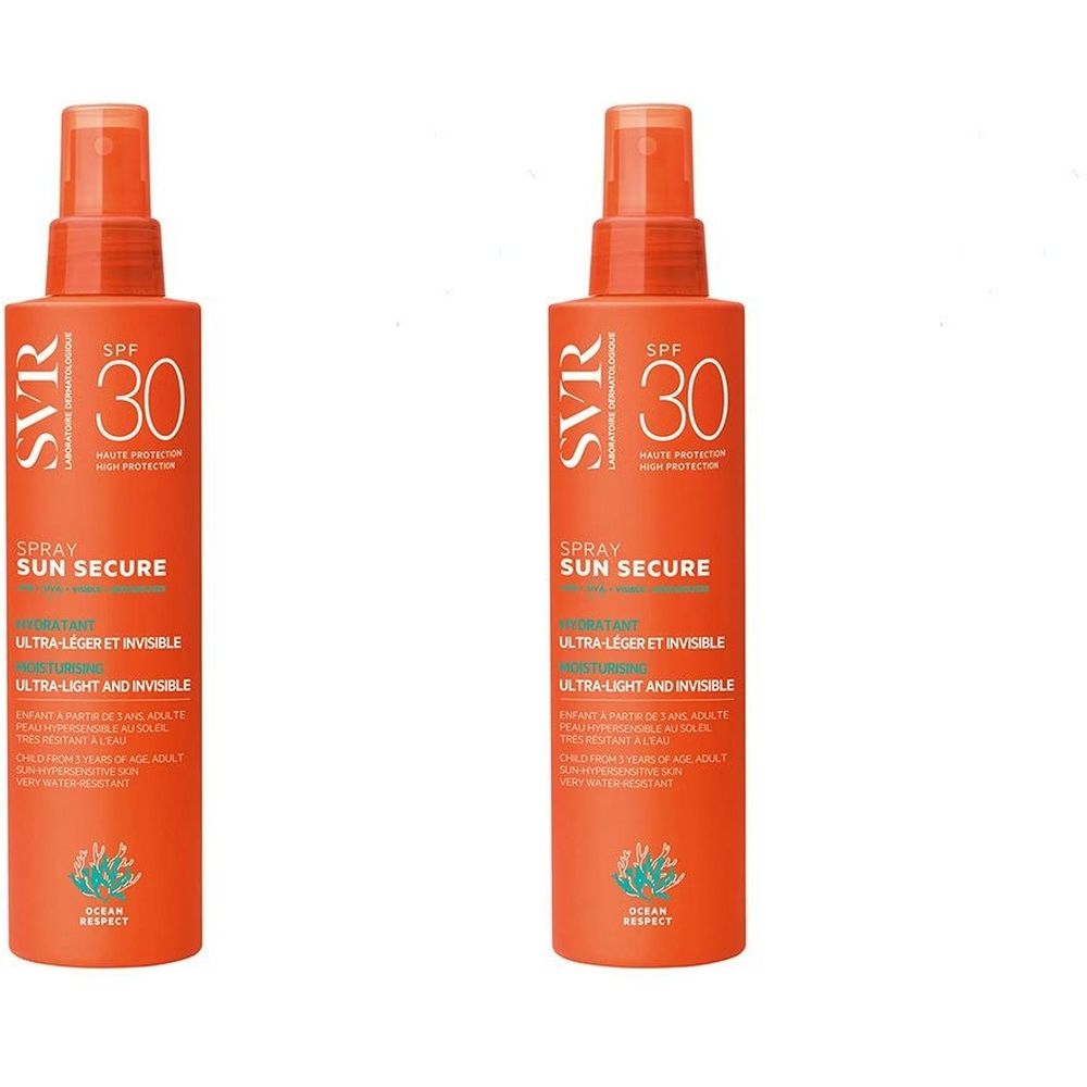 Twee oranje spuitflessen. Opschrift: SVR, SPF 30, Sun Secure Spray. Ultra-licht en onzichtbaar.