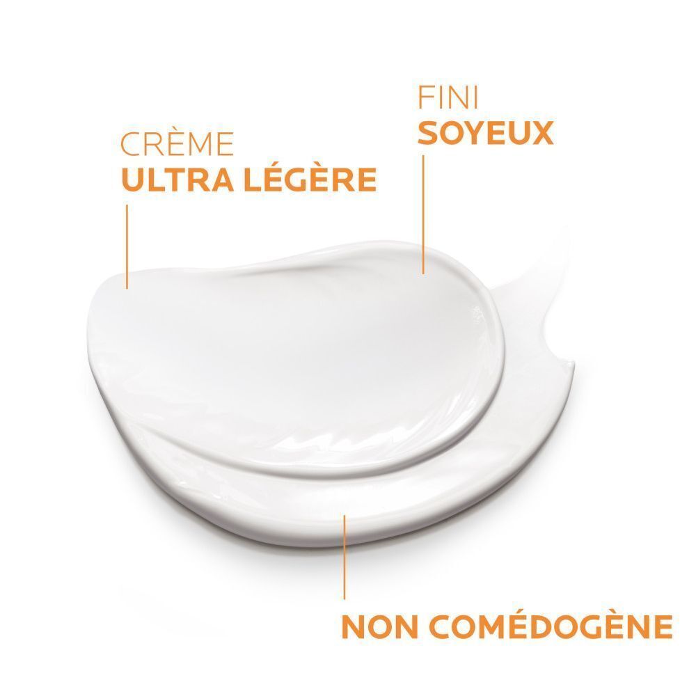 Texture de crème de La Roche-Posay Anthelios Age Correct SPF50.