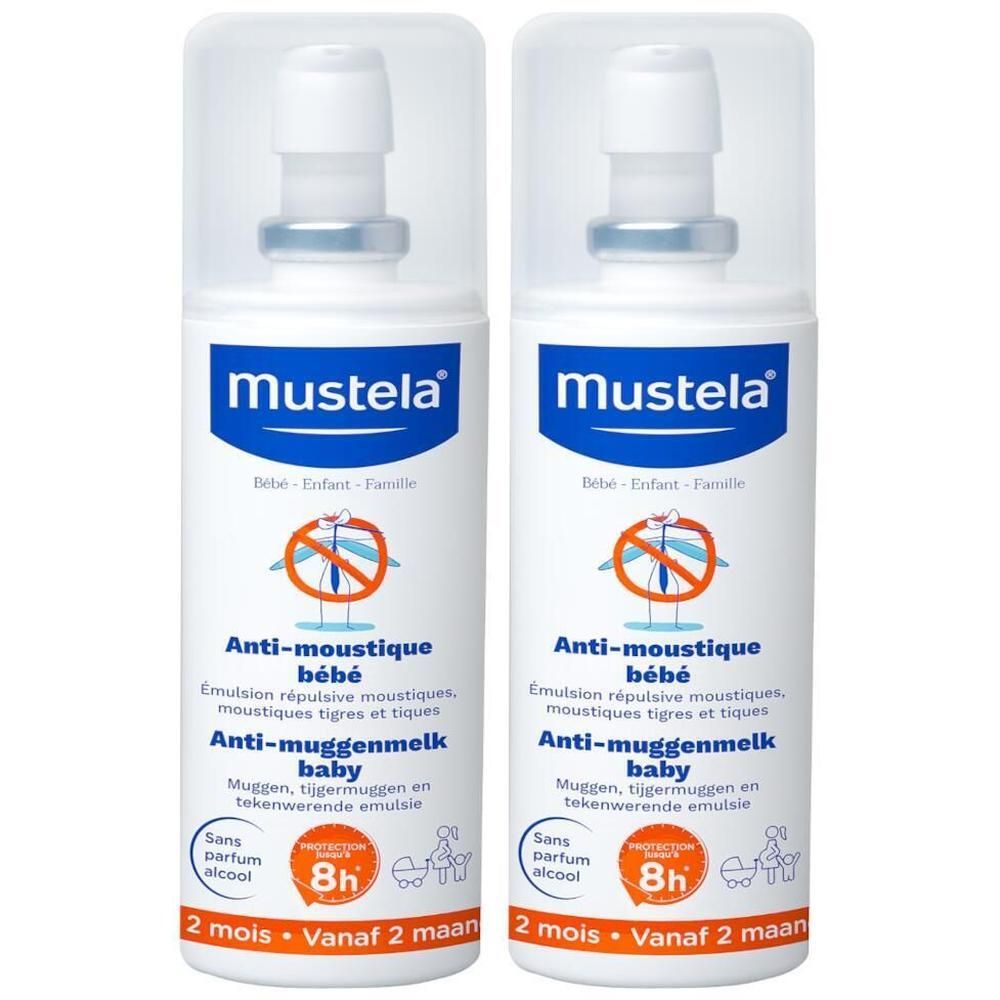 Twee witte flessen met spraykop. Opschrift Mustela, Anti-moustique bébé, Anti-muggenmelk baby. 8h bescherming, zonder alcohol, voor baby's vanaf 2 maanden.