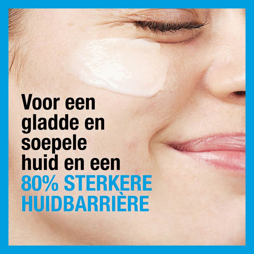Close-up van een gezicht met crème. Tekst: Voor een gladde en soepele huid en een 80% sterkere huidbarrière.