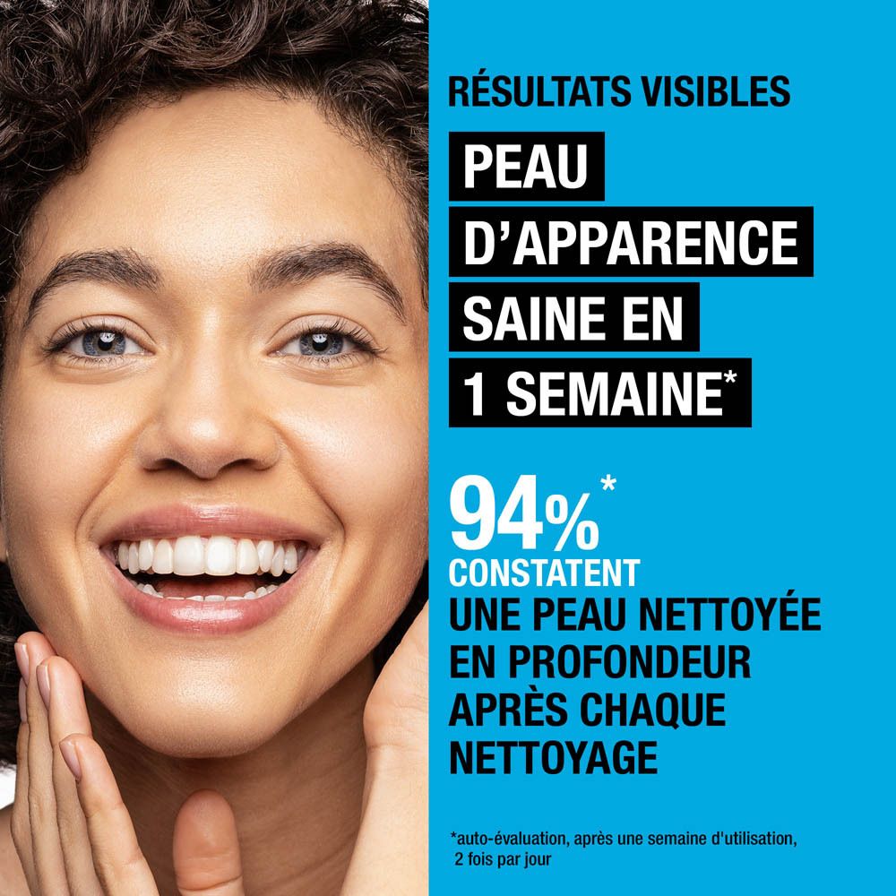 Femme avec une peau propre. Texte: Peau d'apparence saine en 1 semaine. 94% constatent une peau nettoyée.