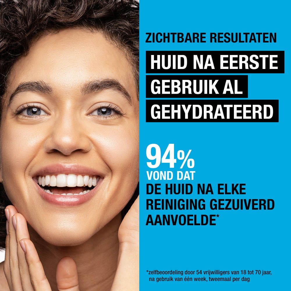 Vrouw met schone huid. Tekst: Huid na eerste gebruik al gehydrateerd. 94% vinden huid gezuiverd.