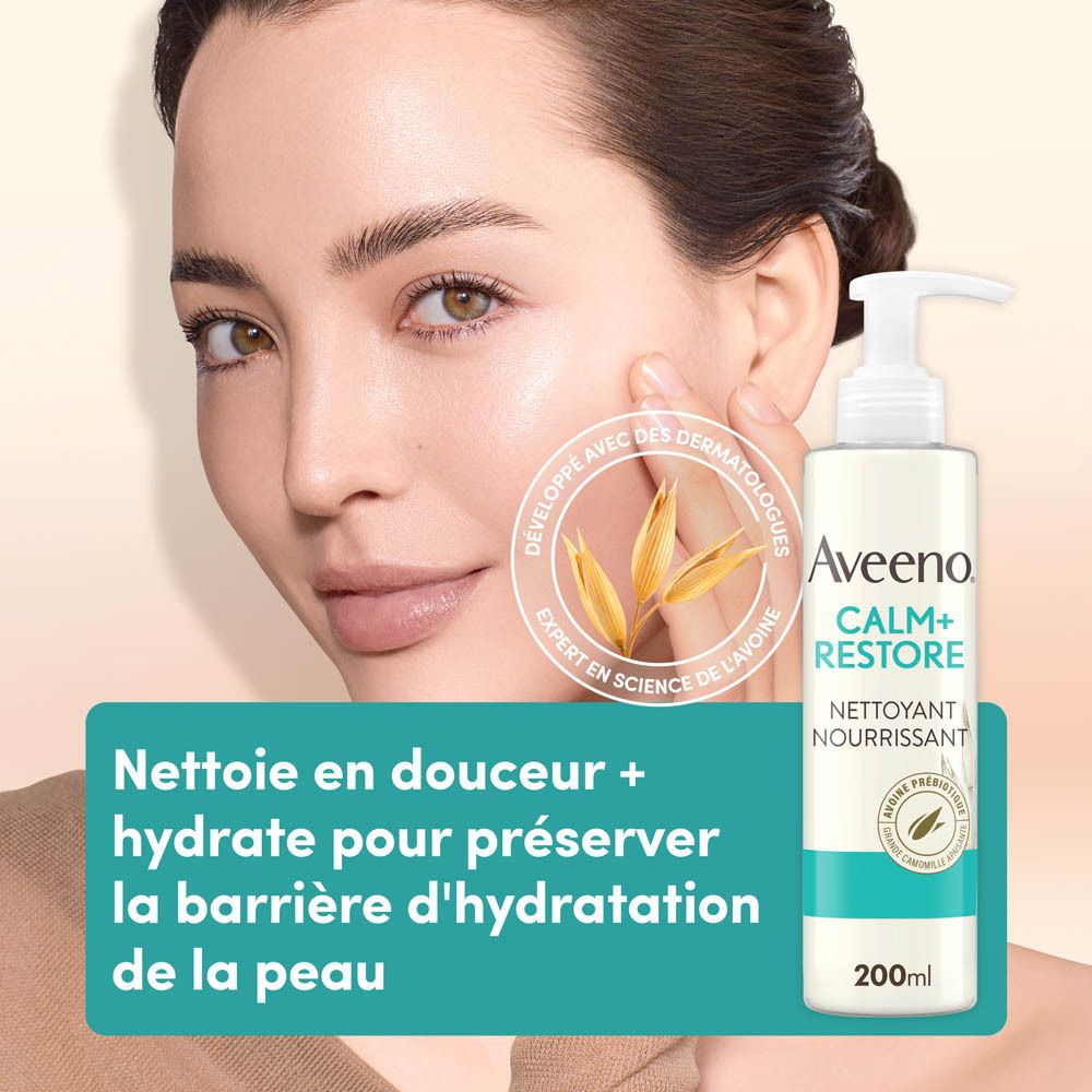 Femme touchant son visage. Nettoyant Aveeno Calm+Restore avec texte : Nettoie en douceur + hydrate pour préserver la barrière d'hydratation.