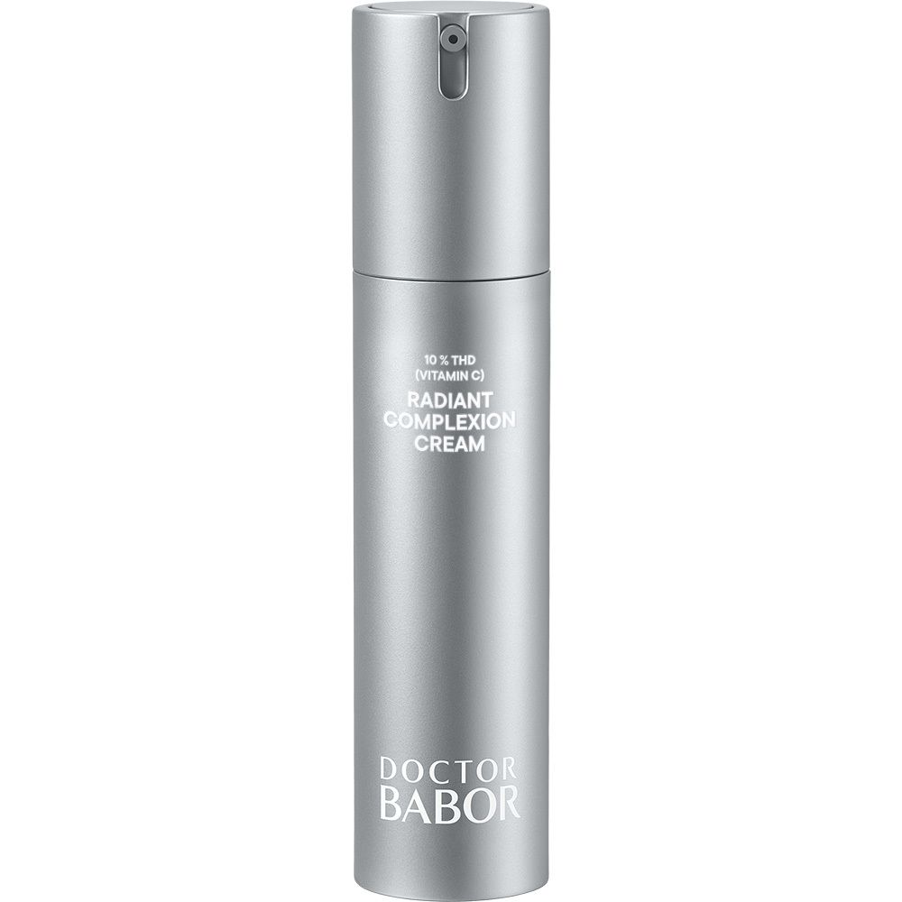 Zilveren fles met doseerkop. Opschrift: Doctor Babor. Productnaam: Radiant Complexion Cream.