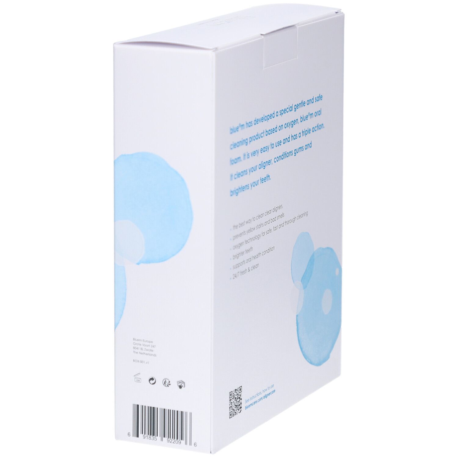 Vue latérale de la boîte blanche. Texte : blue®m oral foam, description. Code QR et adresse du site web. Illustrations aquarelle bleues.