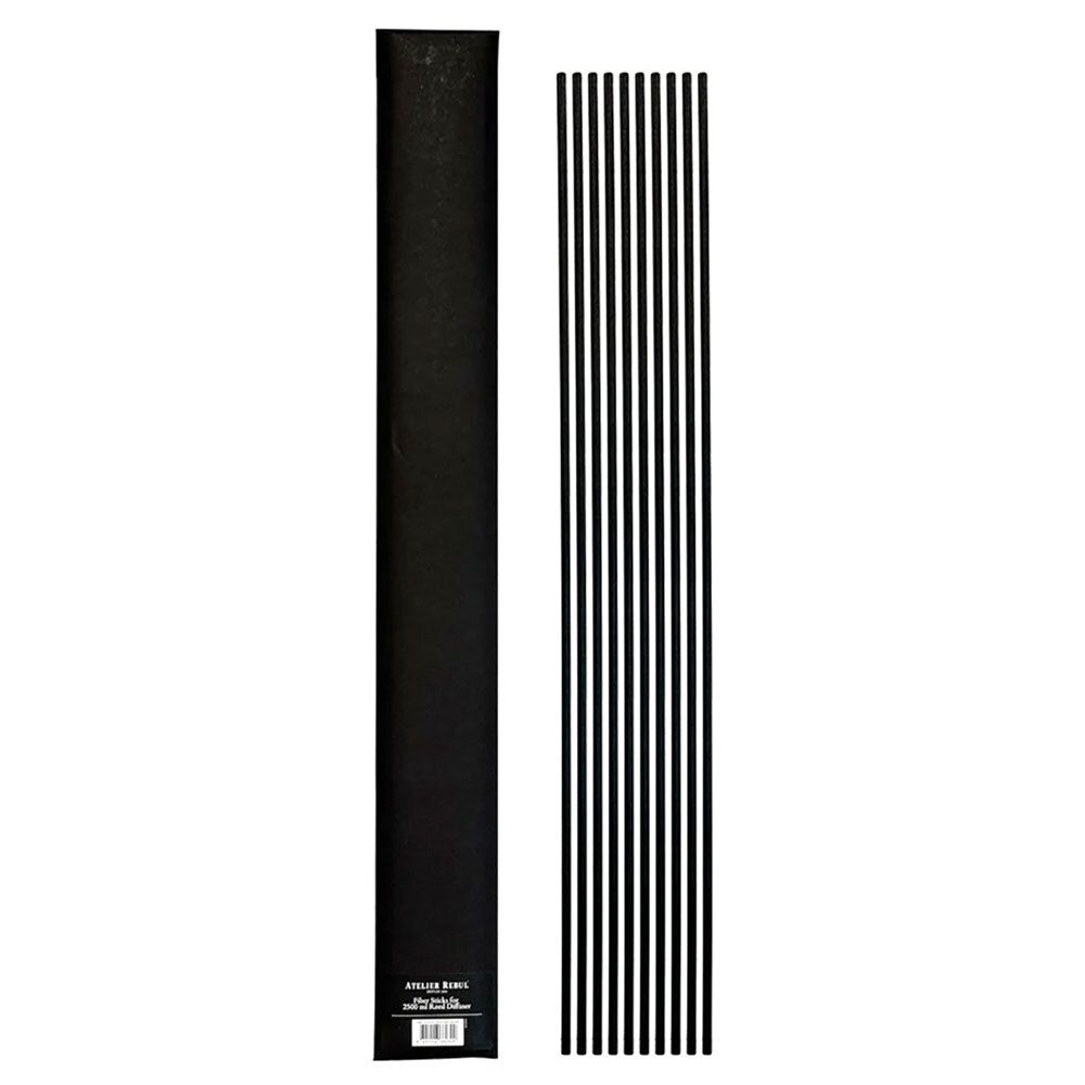 Boîte noire avec de nombreux bâtonnets diffuseurs noirs et fins.