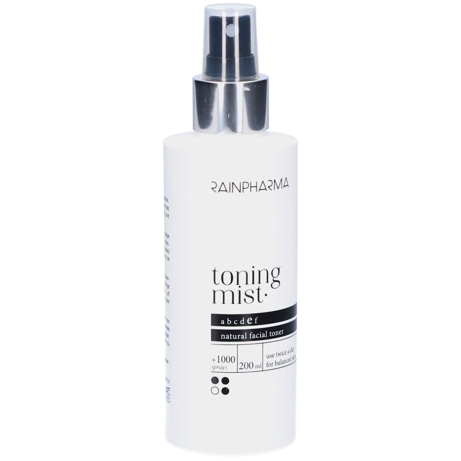 Witte fles met verstuiver. Opschrift: Rainpharma, Toning Mist, natural facial toner. Zwart etiket met tekst.