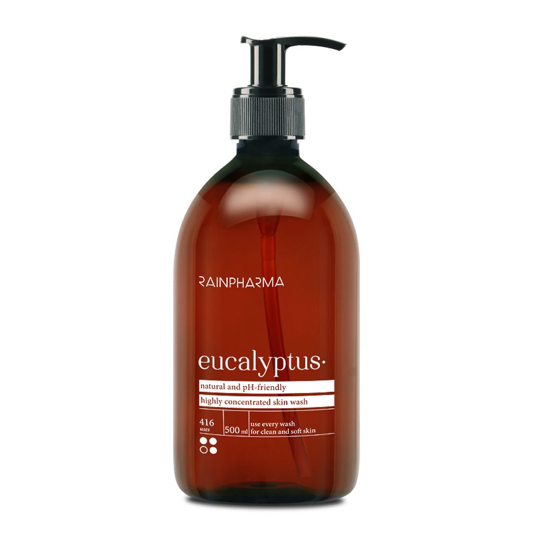 Bruine fles met zwarte pomp. Opschrift: Eucalyptus, natural and pH-friendly, highly concentrated skin wash. Merk: RainPharma.