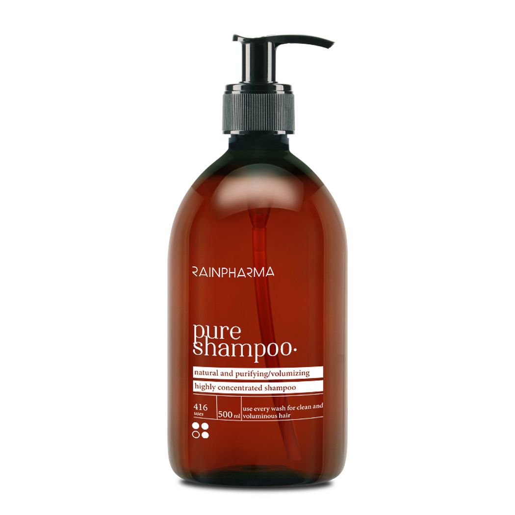 Bruine fles met zwarte pomp. Opschrift: Rainpharma, Pure Shampoo, 500 ml.