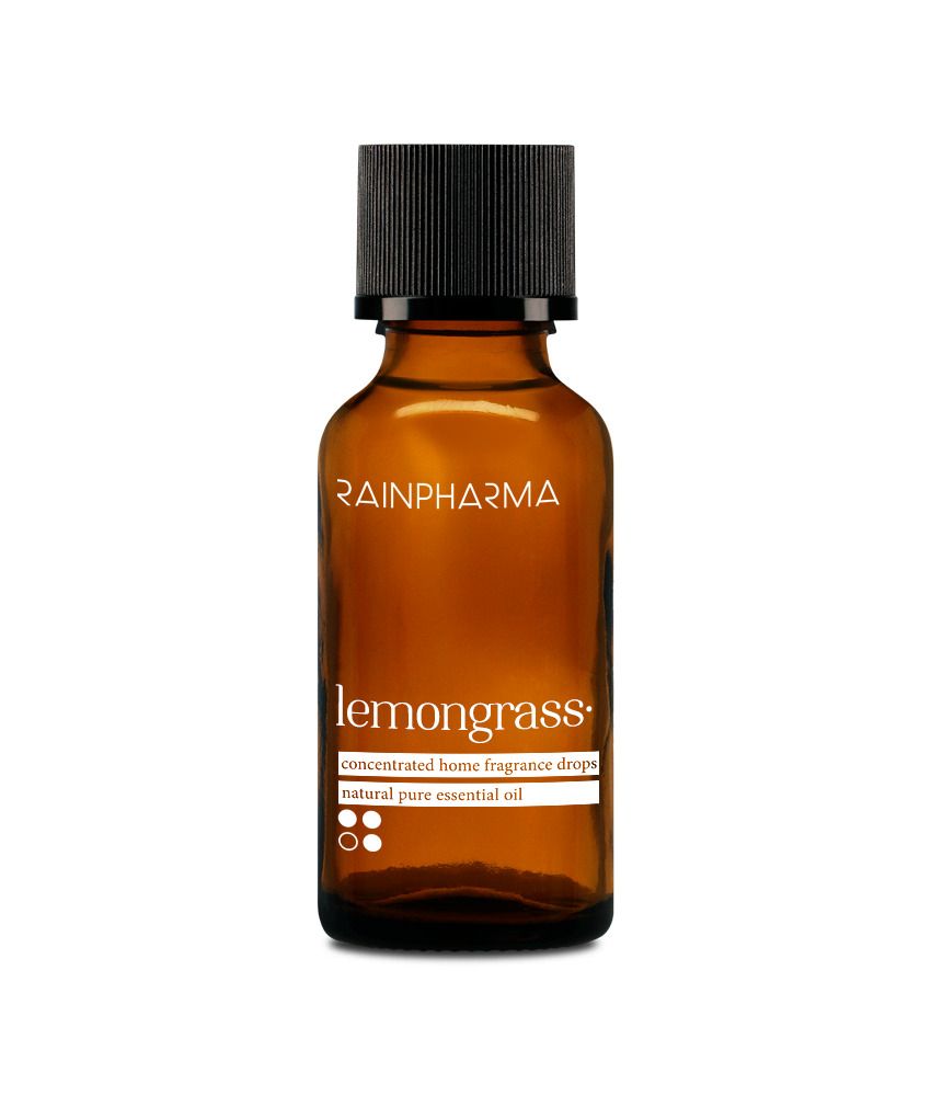 Bruine glazen fles met zwarte dop. Opschrift: RainPharma, lemongrass, concentrated home fragrance drops, natural essential oil.