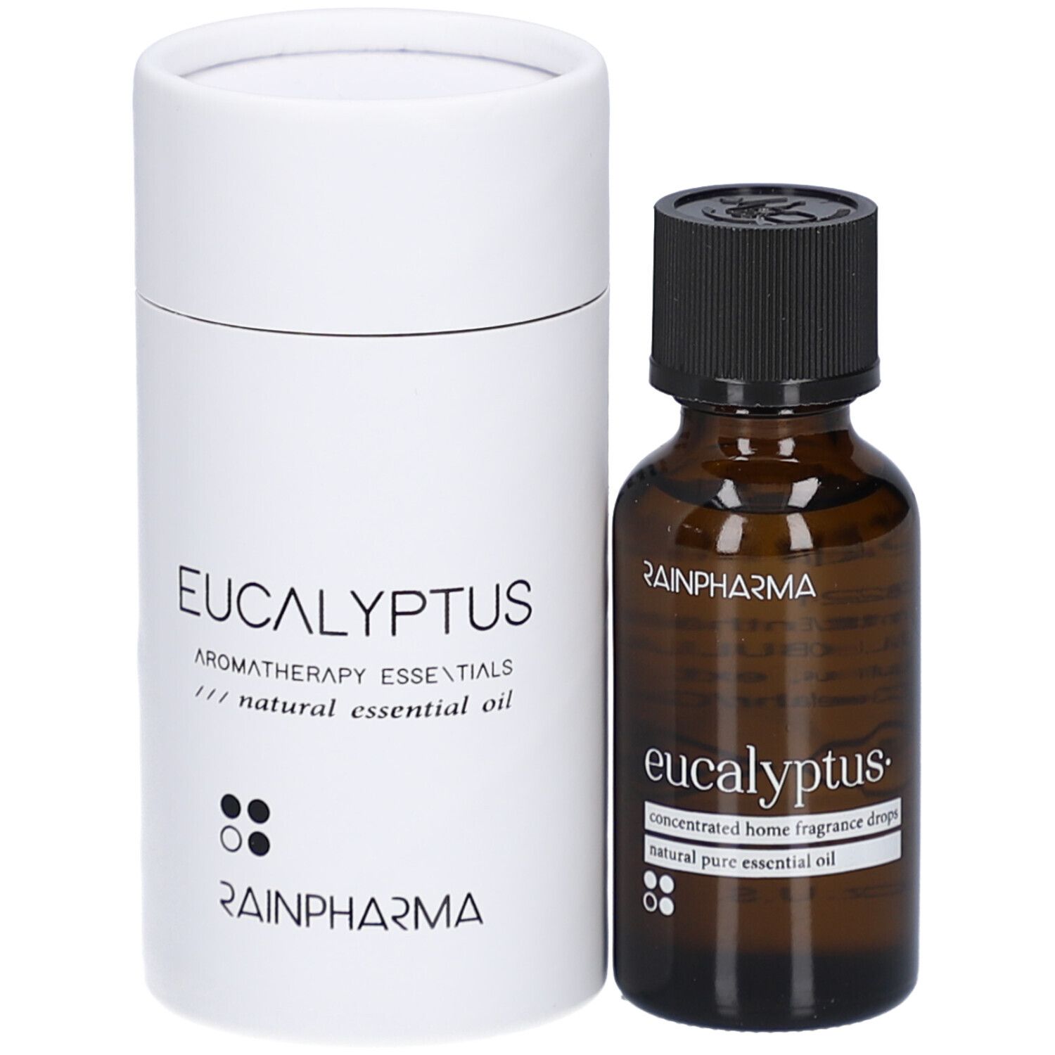 Witte cilindrische verpakking en bruine glazen fles. Opschrift: Eucalyptus, Aromatherapy essentials, RainPharma, eucalyptus.