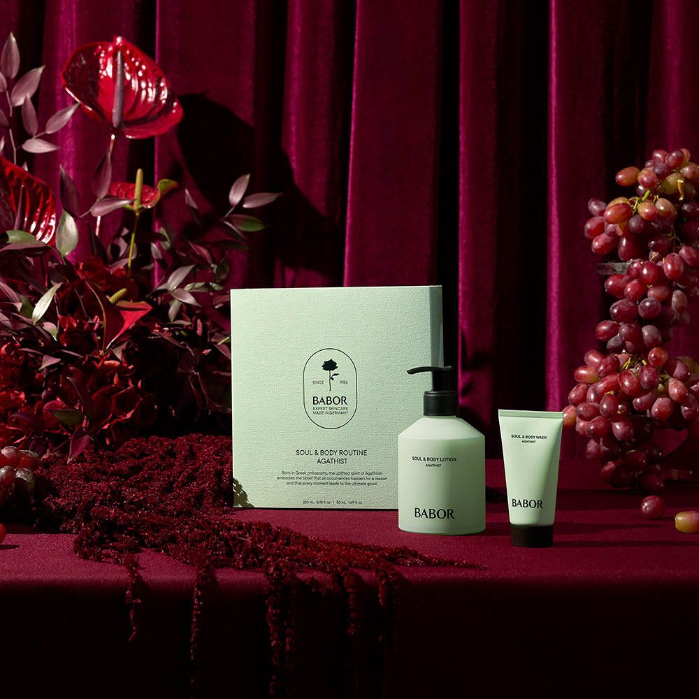 Productset met verpakking, lotion en douchegel. Logo met roos en tekst BABOR. Tekst: Soul & Body Routine Agathist.