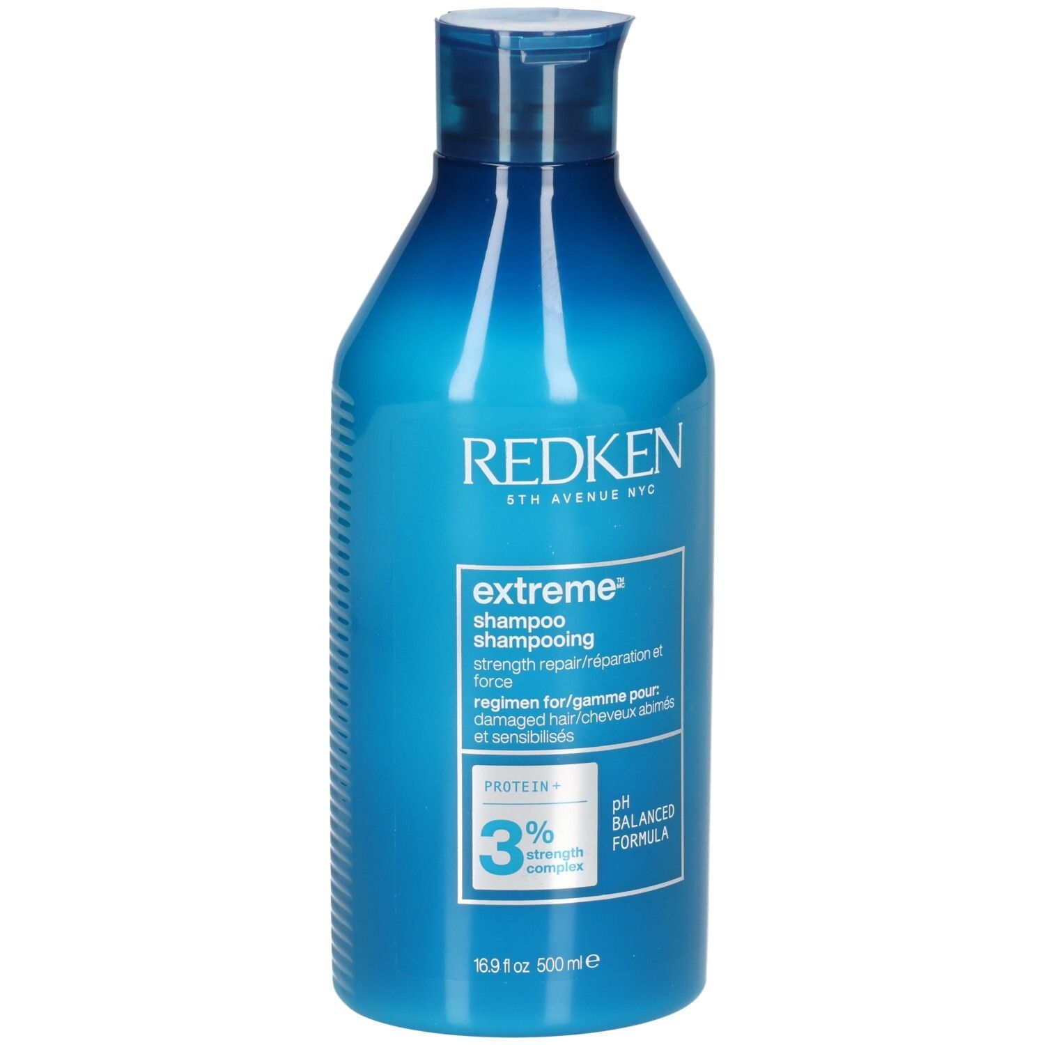 Blauwe shampoo fles. Opschrift: Redken, extreme shampoo, 3% strength complex, pH balanced formula. 500ml.