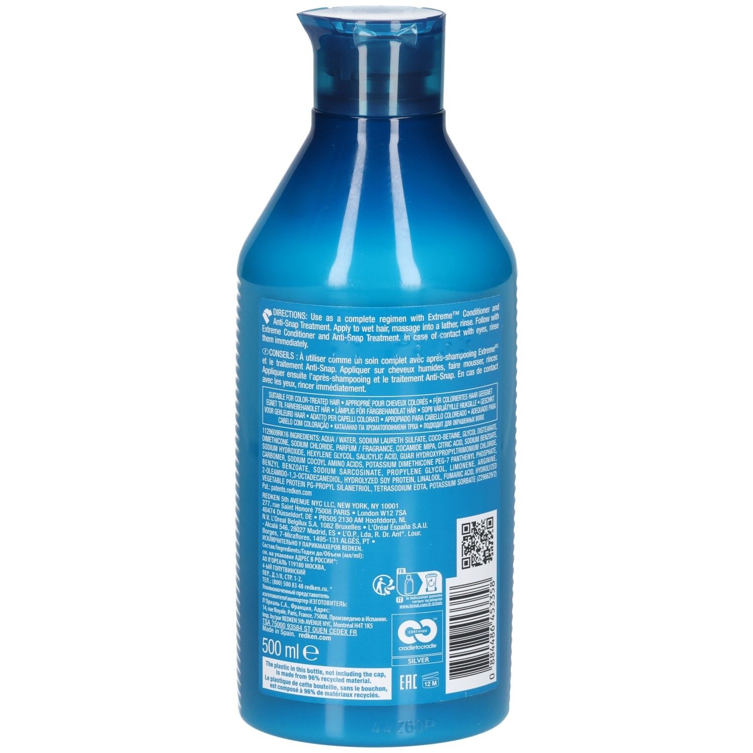 Achterkant van de blauwe shampoo fles. Tekst met instructies en ingrediënten. Bevat QR-code en recycling logo.