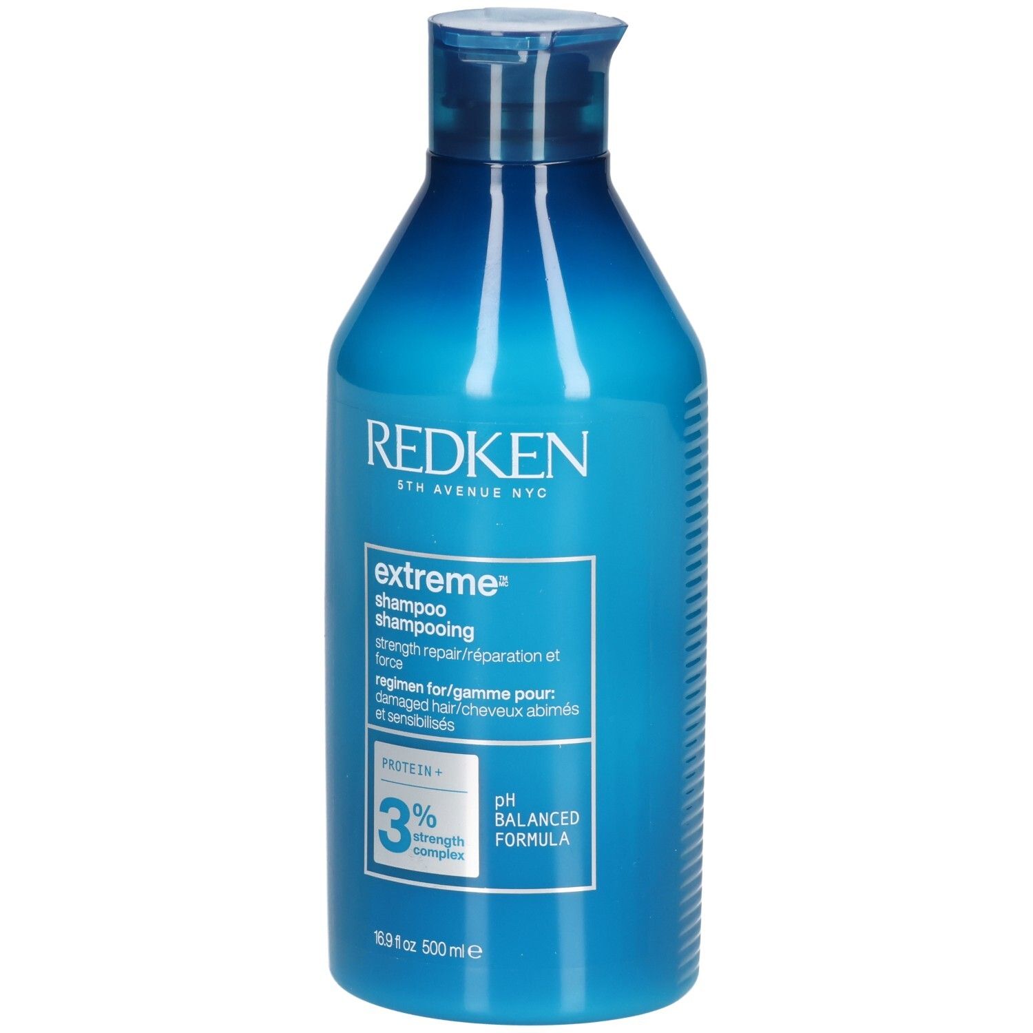 Blauwe shampoo fles. Opschrift: Redken, extreme shampoo, 3% strength complex, pH balanced formula. 500ml.
