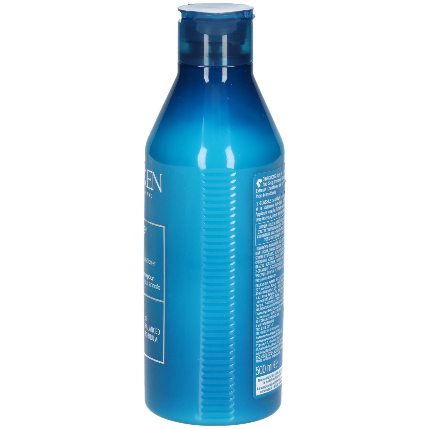 Blauwe shampoo fles. Zijkant met tekst. Bevat informatie over het product en het merk.