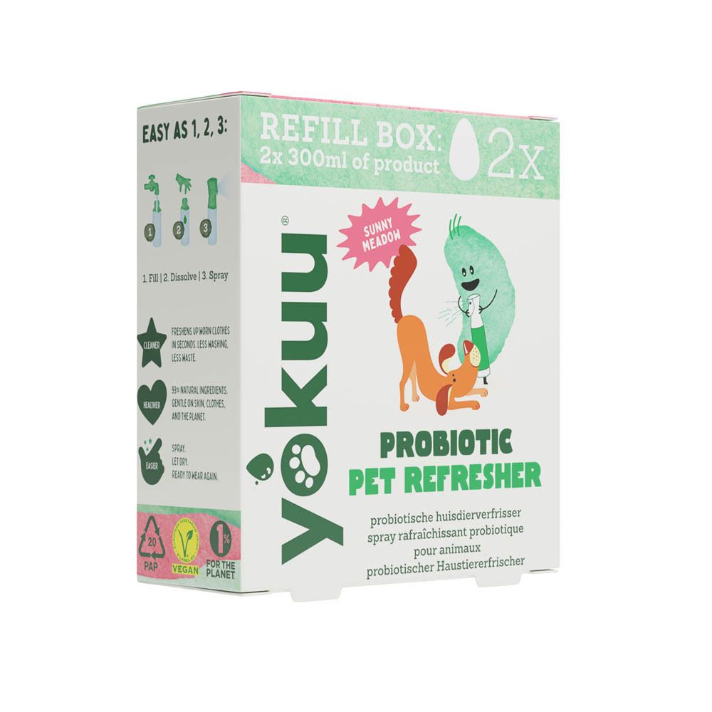 Kartonnen doos met tekst: Probiotic Pet Refresher. Illustratie: hond en bacterie. Instructies: 1. Vullen, 2. Oplossen, 3. Sprayen.