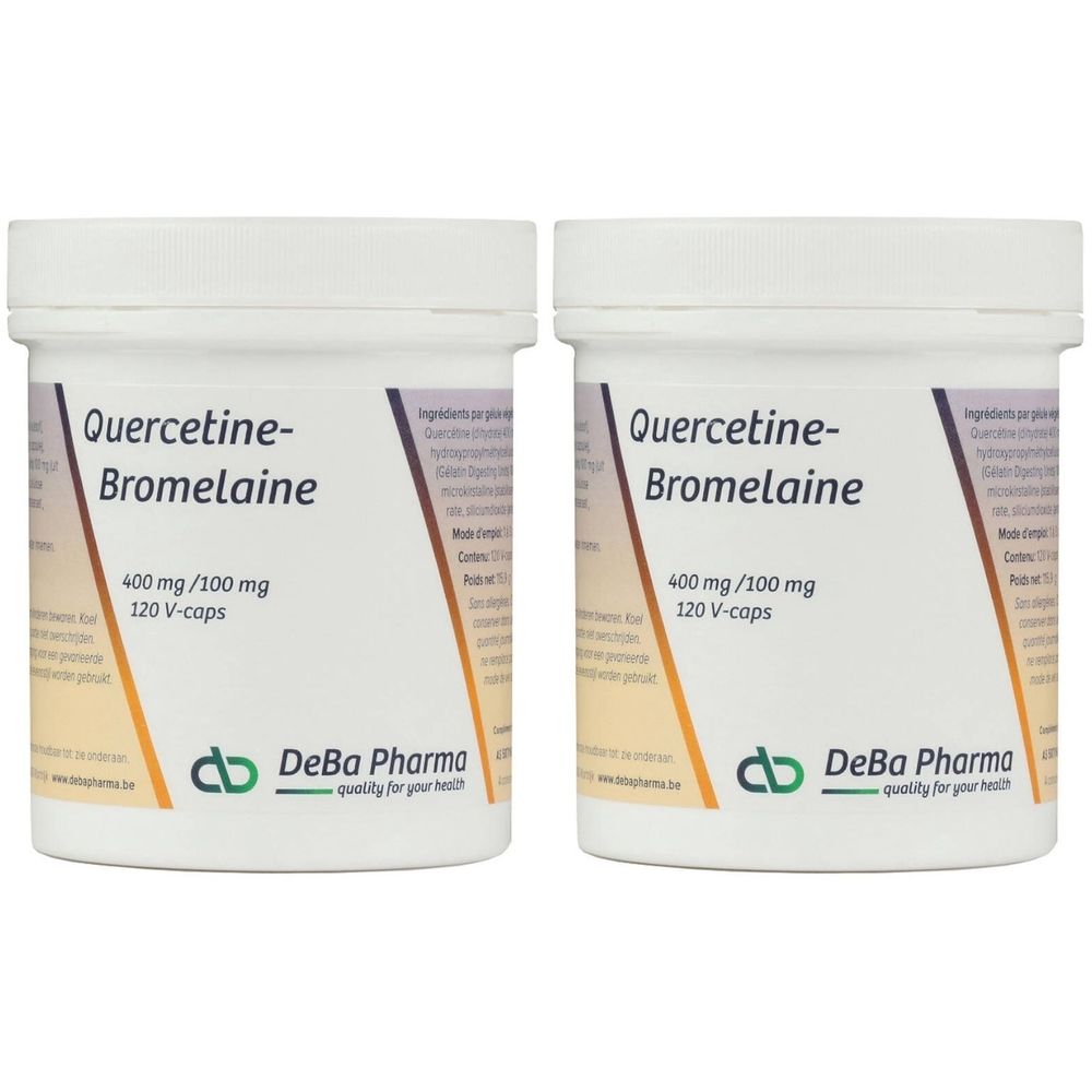 Twee witte potten met opschrift Quercetine-Bromelaine, 400 mg/100 mg, 120 V-caps. Merk DeBa Pharma.
