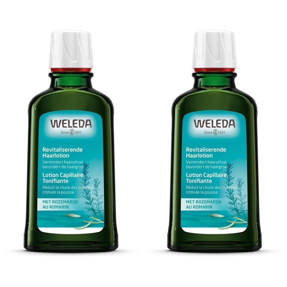 Twee groene flessen met witte dop. Etiketten met "WELEDA" en "Revitaliserende Haarlotion".