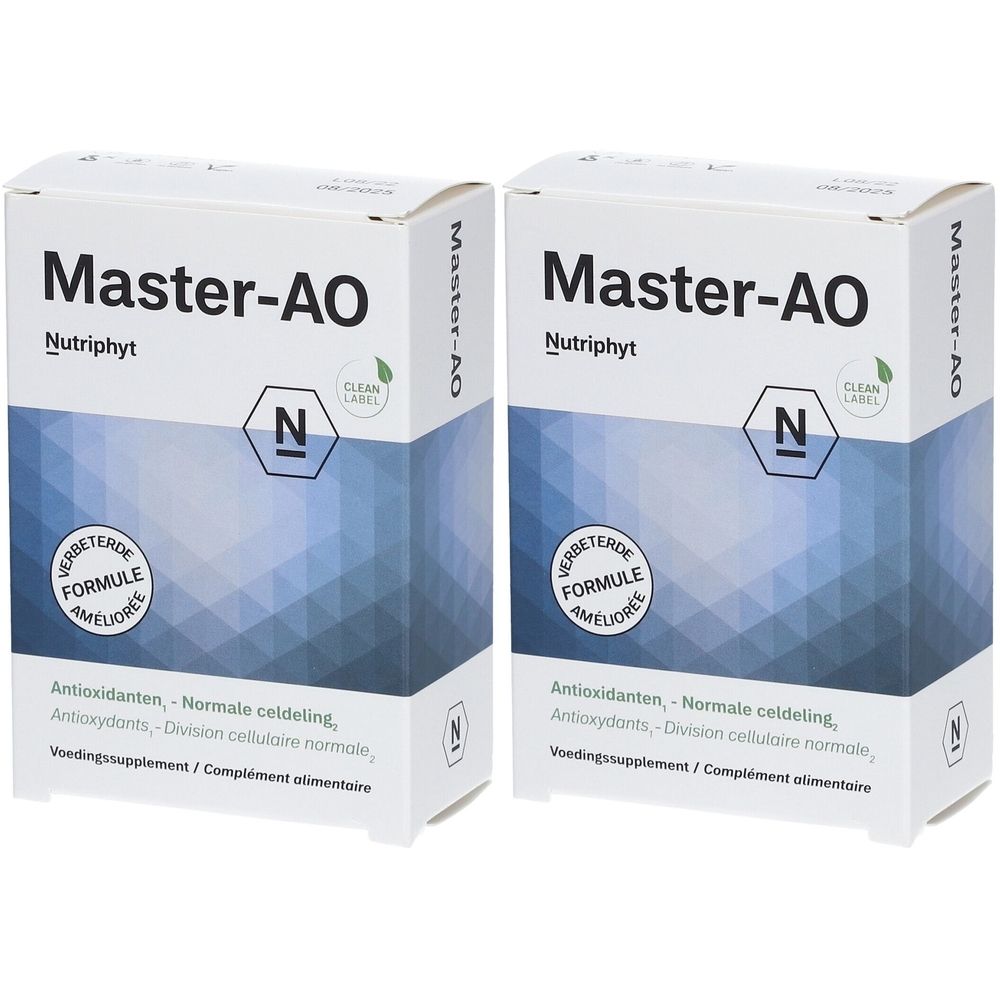 Twee witte dozen met "Master-AO" en "Nutriphyt". Meertalige opschriften, waaronder Duits en Frans. "Clean Label" logo.