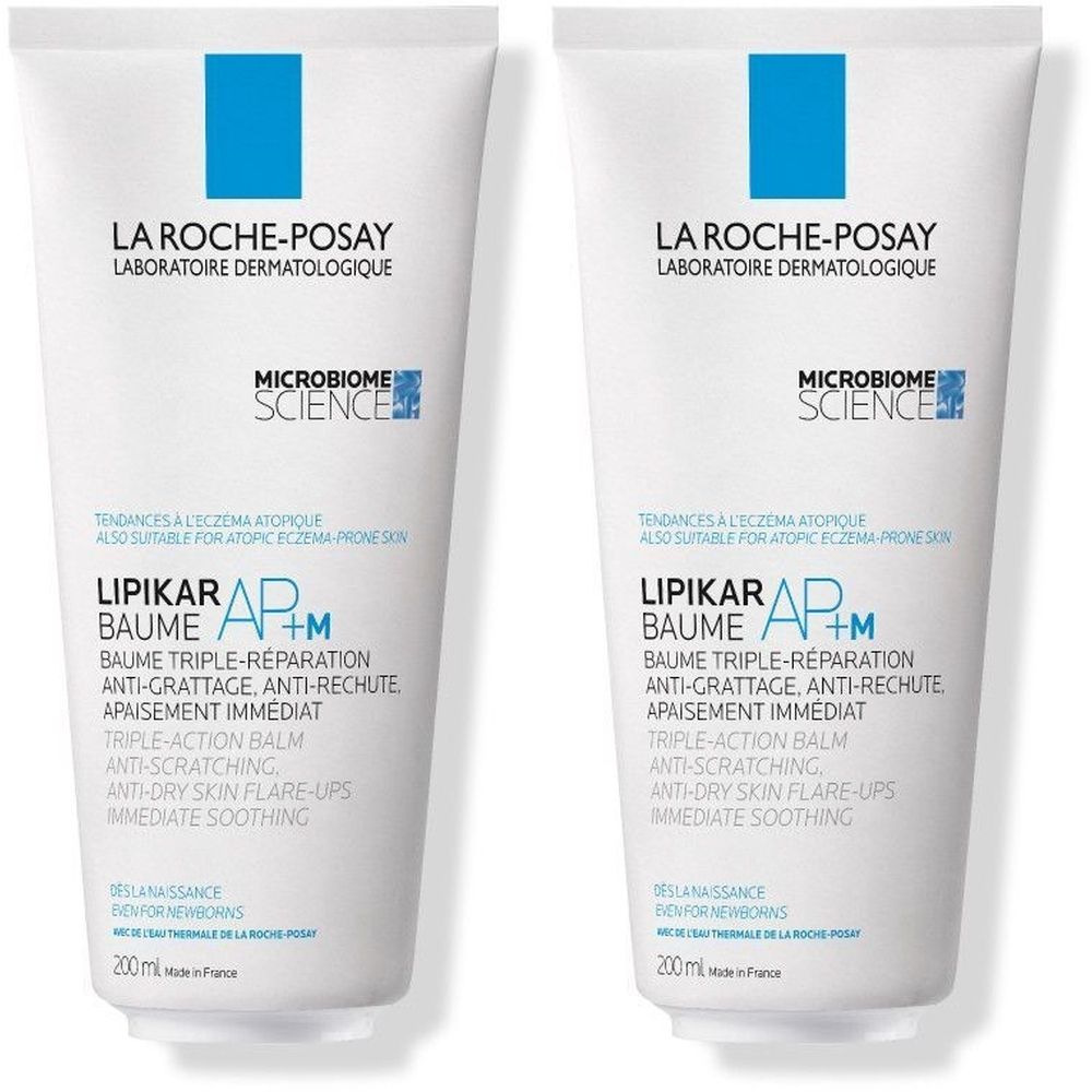 Twee witte tubes La Roche-Posay Lipikar Baume AP+M. Blauwe accenten en tekst. Geschikt voor atopische huid.
