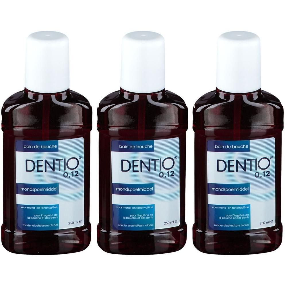 Drie flessen mondspoelmiddel. Elke fles heeft een witte dop en een etiket met de naam DENTIO 0,12.