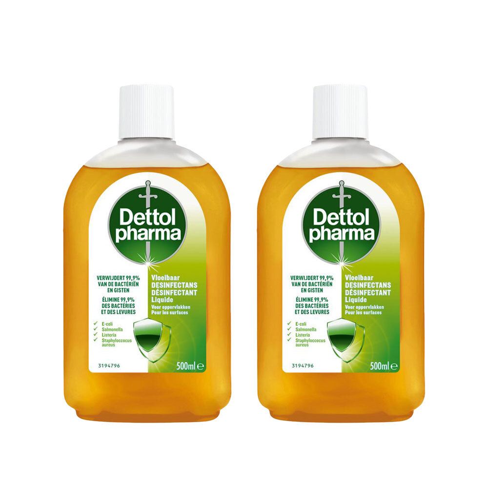 Twee flessen Dettol Pharma Désinfectant Liquide. Gele vloeistof in ovale flessen met witte dop. Groene etiketten met tekst.