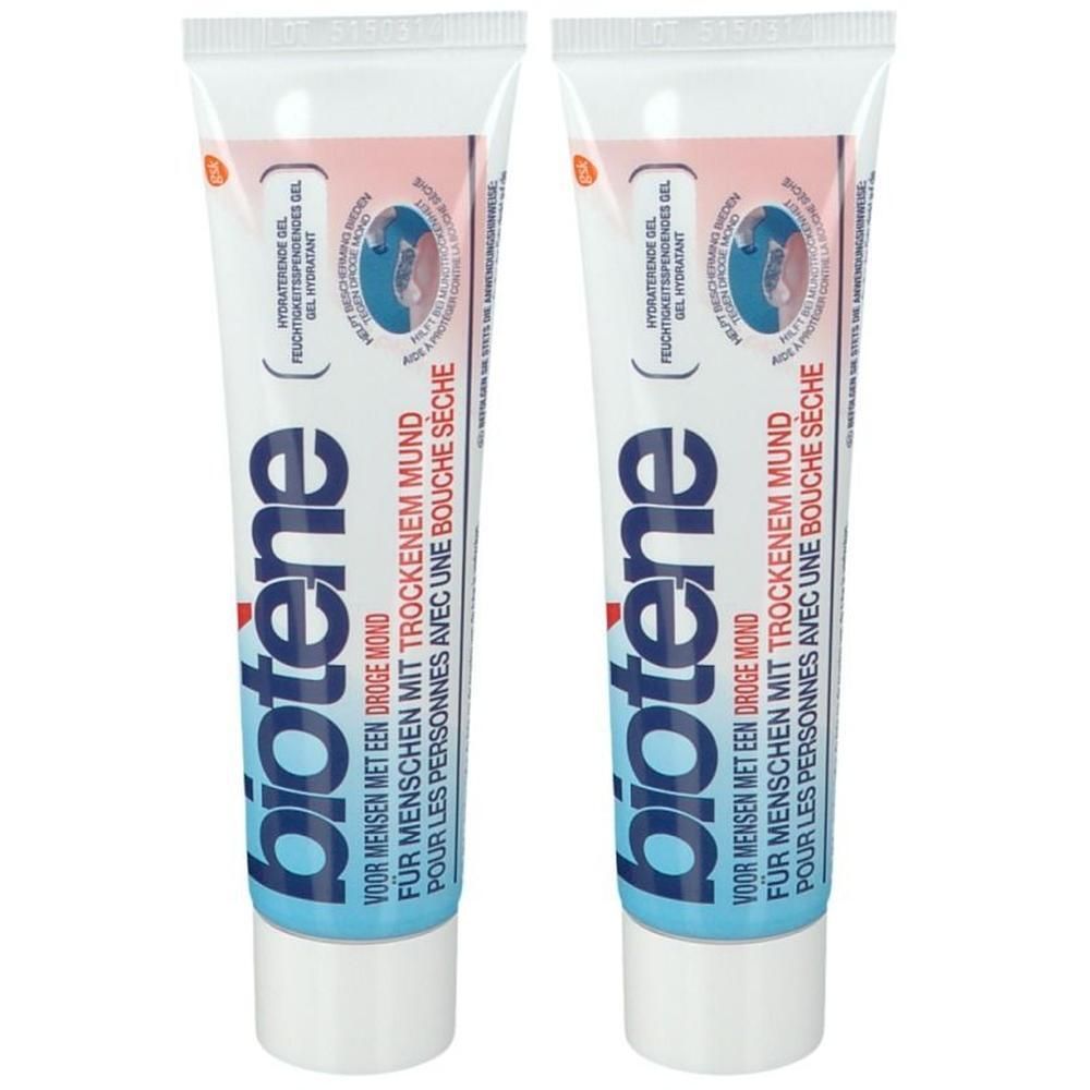 Twee tubes Biotène gel. Blauwe letters, witte achtergrond. Opschrift: Voor mensen met een droge mond.