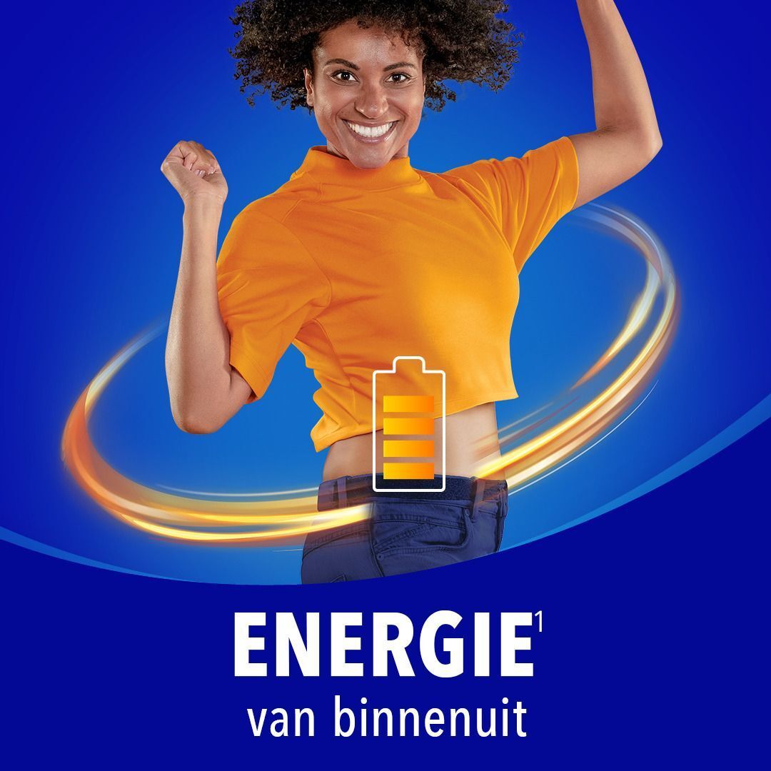 Hand die een Omnibionta3 gummy vasthoudt. Oranje gummy.