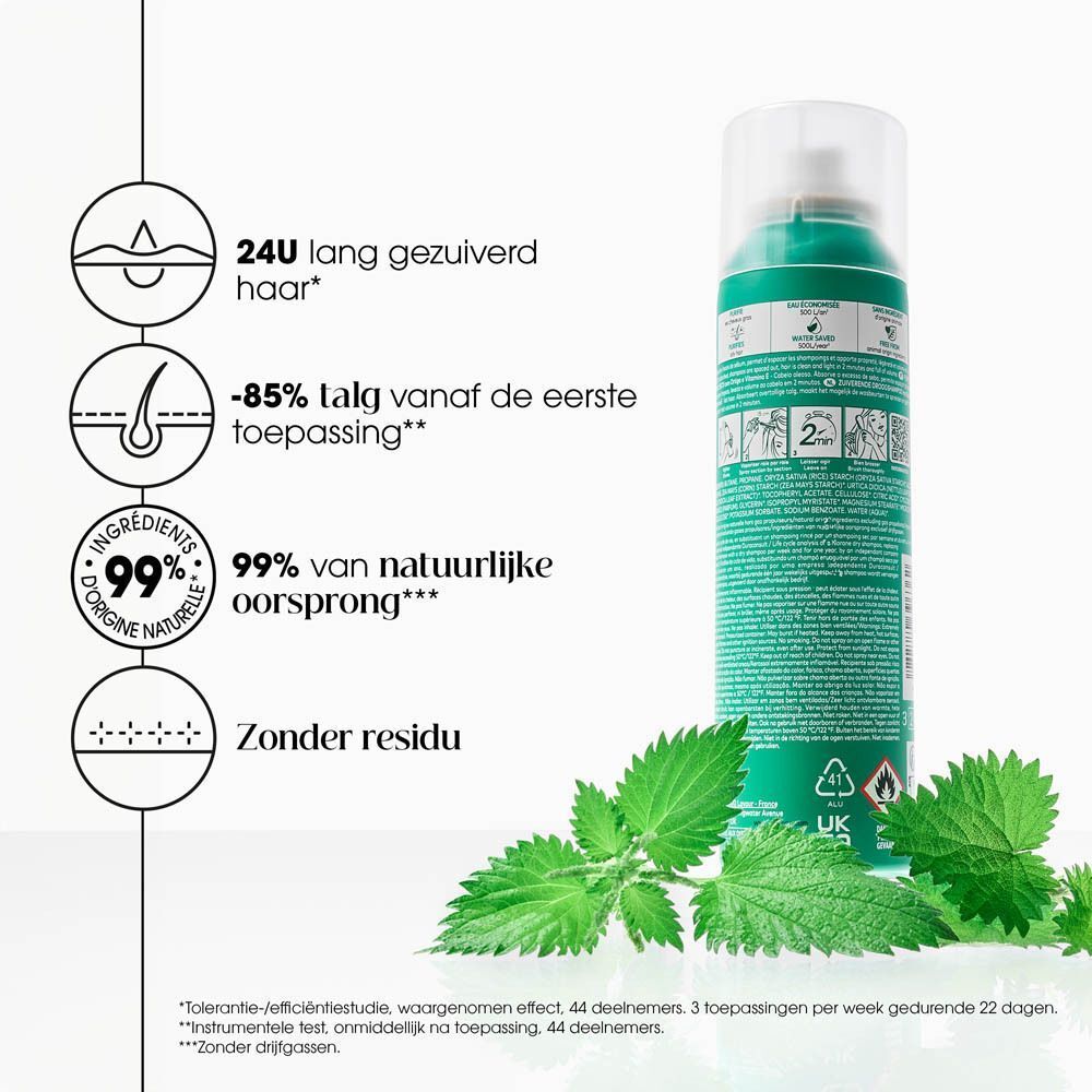 Lachende vrouw met lang haar, die 24 uur gezuiverd haar belooft.