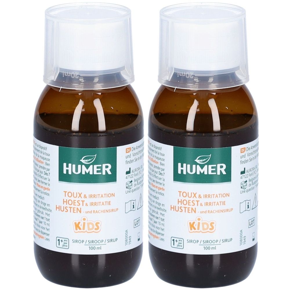 Deux flacons de sirop contre la toux. Inscription HUMER, TOUX & IRRITATION, HOEST & IRRITATIE, HUSTEN et KIDS. Cercle jaune avec 1+1.