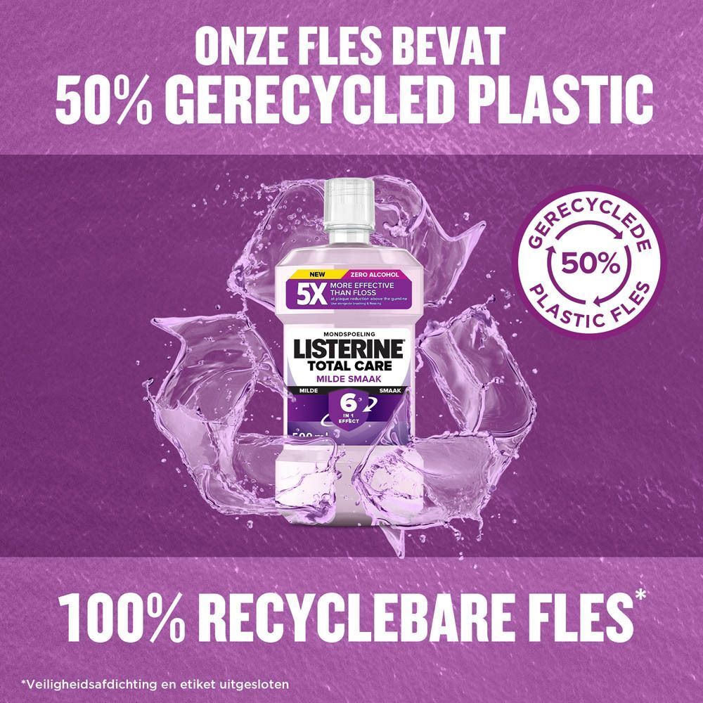 Listerine Total Care fles. Paars etiket, witte dop. Tekst: ONZE FLES BEVAT 50% GERECYCLED PLASTIC.