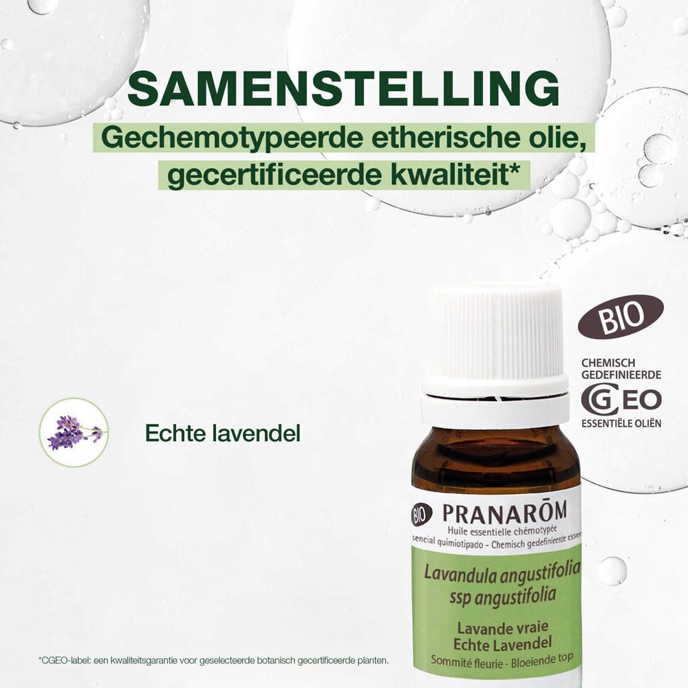 Een flesje met witte dop. Label: PRANAROM, Lavandula angustifolia. Tekst: Echte lavendel, BIO.