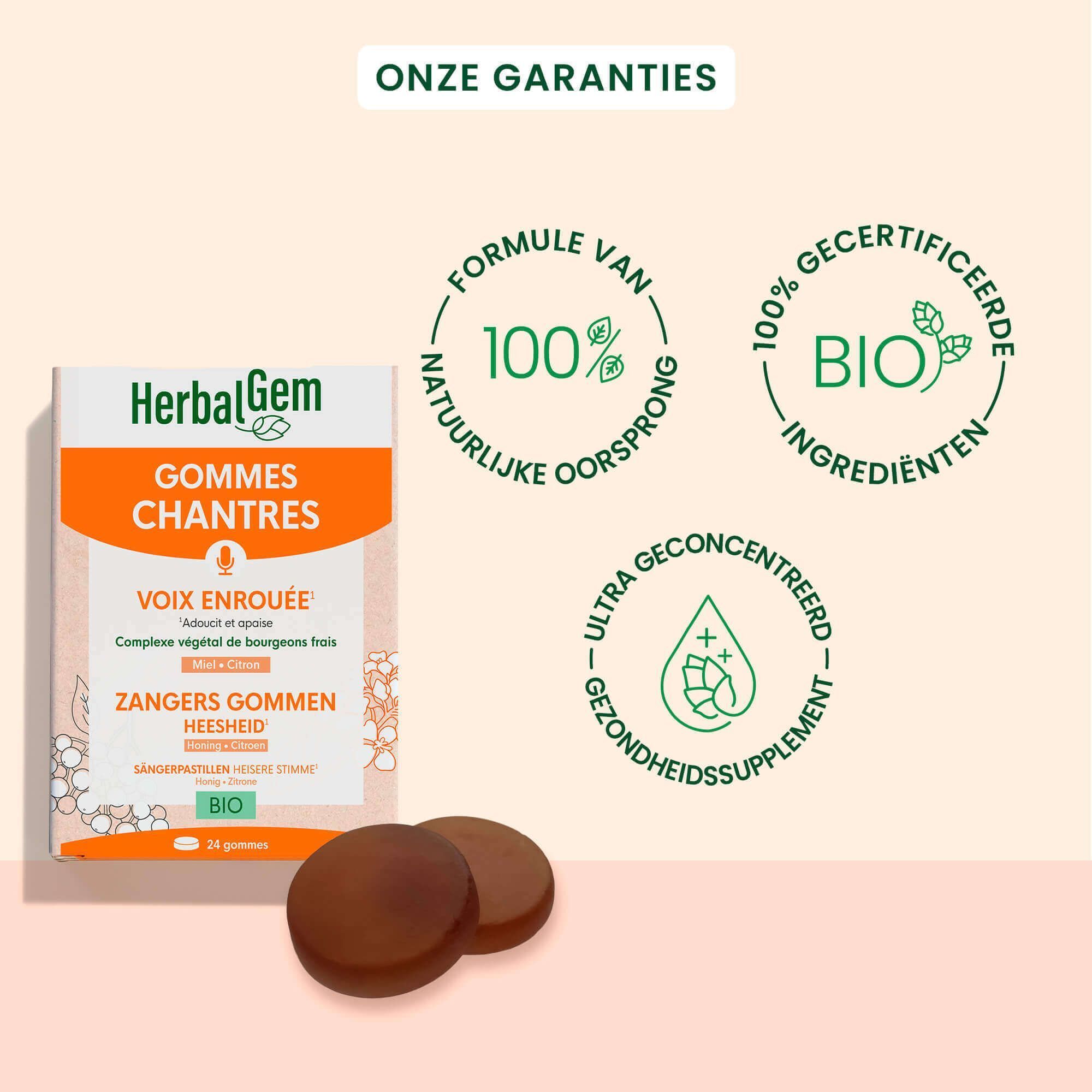 Een doos HerbalGem kauwgoms. Opschrift: Zangers Gommen Heesheid, 24 gummies. Met gele bloemen en zwarte bessen.